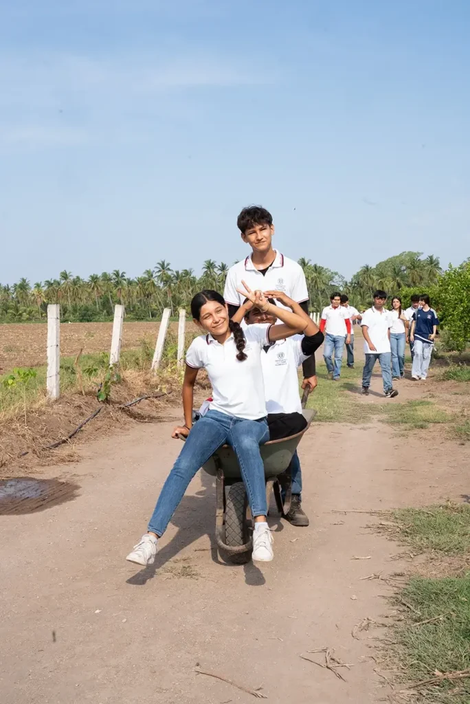 Trabajos de plantación durante ReforestAcción 2026 en Tecomán